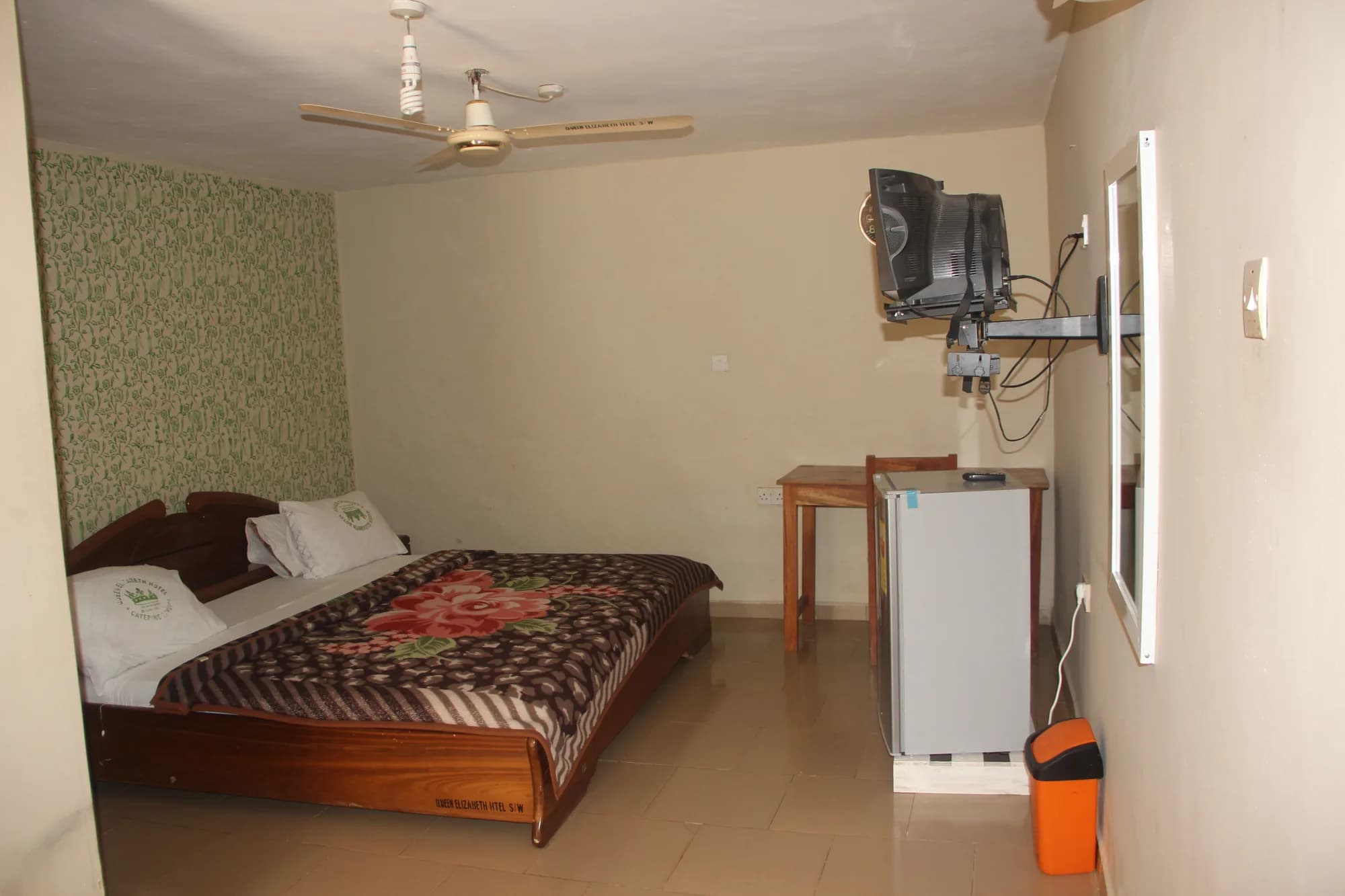 Well-furnished room